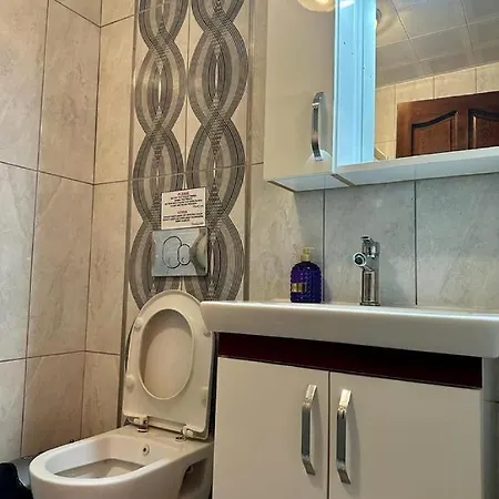 Comfy Studio Flat 2 Min To Beach And Marina شقة