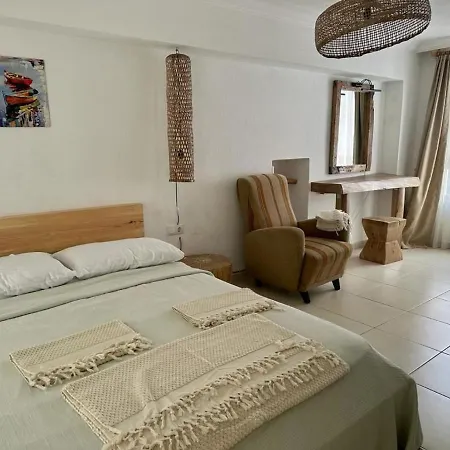 Comfy Studio Flat 2 Min To Beach And Marina شقة